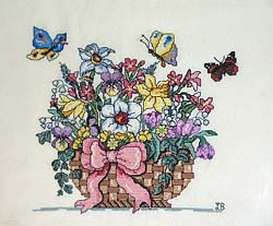 cesto di fiori con farfalle